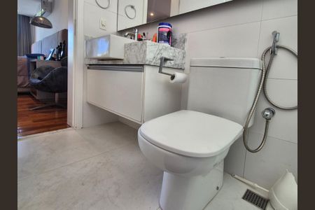 Casa de condomínio à venda com 680m², 5 quartos e 3 vagas Casa de condomínio à venda com 680m², 5 quartos e 3 vagasBanheiro da Suíte 1