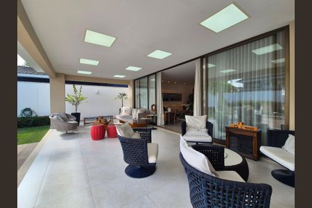 Casa de condomínio à venda com 680m², 5 quartos e 3 vagas Casa de condomínio à venda com 680m², 5 quartos e 3 vagasÁrea comum