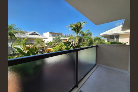 Casa de condomínio à venda com 680m², 5 quartos e 3 vagas Casa de condomínio à venda com 680m², 5 quartos e 3 vagasVaranda da Suíte 4