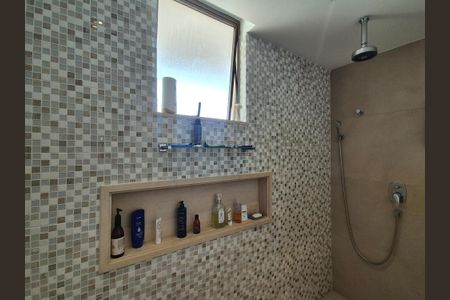 Casa de condomínio à venda com 680m², 5 quartos e 3 vagas Casa de condomínio à venda com 680m², 5 quartos e 3 vagasBanheiro da Suíte 3