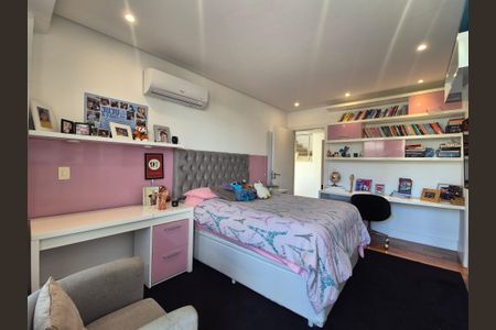 Casa de condomínio à venda com 680m², 5 quartos e 3 vagas Casa de condomínio à venda com 680m², 5 quartos e 3 vagasSuíte 4