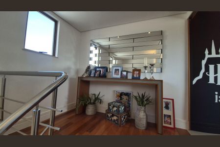 Casa de condomínio à venda com 680m², 5 quartos e 3 vagas Casa de condomínio à venda com 680m², 5 quartos e 3 vagasSala 2