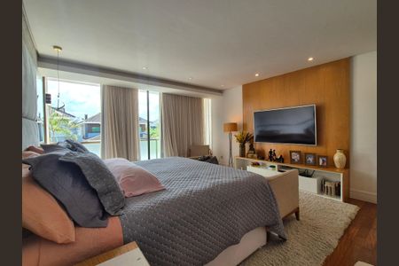 Casa de condomínio à venda com 680m², 5 quartos e 3 vagas Casa de condomínio à venda com 680m², 5 quartos e 3 vagasSuíte 3