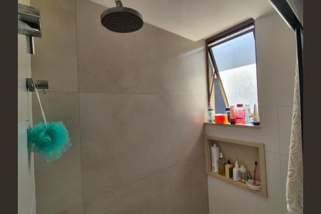 Casa de condomínio à venda com 680m², 5 quartos e 3 vagas Casa de condomínio à venda com 680m², 5 quartos e 3 vagasBanheiro da Suíte 4