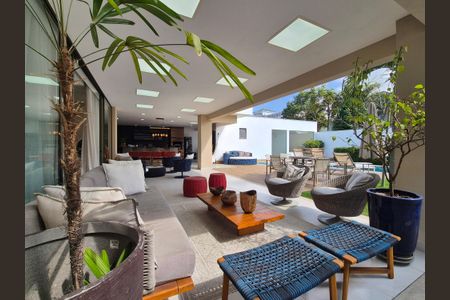 Casa de condomínio à venda com 680m², 5 quartos e 3 vagas Casa de condomínio à venda com 680m², 5 quartos e 3 vagasÁrea comum