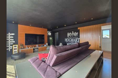 Casa de condomínio à venda com 680m², 5 quartos e 3 vagas Casa de condomínio à venda com 680m², 5 quartos e 3 vagasÁrea comum