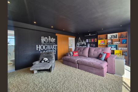 Casa de condomínio à venda com 680m², 5 quartos e 3 vagas Casa de condomínio à venda com 680m², 5 quartos e 3 vagasÁrea comum