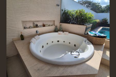 Casa de condomínio à venda com 680m², 5 quartos e 3 vagas Casa de condomínio à venda com 680m², 5 quartos e 3 vagasÁrea comum