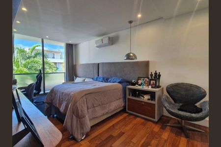 Casa de condomínio à venda com 680m², 5 quartos e 3 vagas Casa de condomínio à venda com 680m², 5 quartos e 3 vagasSuíte 1