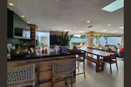 Casa de condomínio à venda com 680m², 5 quartos e 3 vagas Casa de condomínio à venda com 680m², 5 quartos e 3 vagasVaranda gourmet