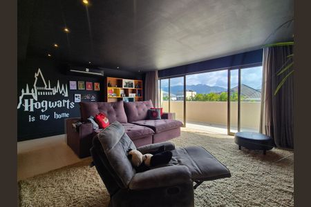 Casa de condomínio à venda com 680m², 5 quartos e 3 vagas Casa de condomínio à venda com 680m², 5 quartos e 3 vagasÁrea comum