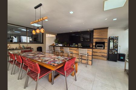 Casa de condomínio à venda com 680m², 5 quartos e 3 vagas Casa de condomínio à venda com 680m², 5 quartos e 3 vagasVaranda gourmet