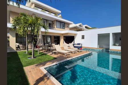 Casa de condomínio à venda com 680m², 5 quartos e 3 vagas Casa de condomínio à venda com 680m², 5 quartos e 3 vagasÁrea comum