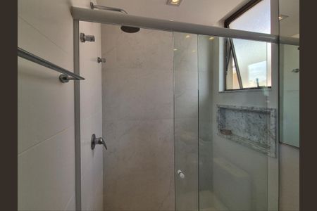 Casa de condomínio à venda com 680m², 5 quartos e 3 vagas Casa de condomínio à venda com 680m², 5 quartos e 3 vagasBanheiro da Suíte 2