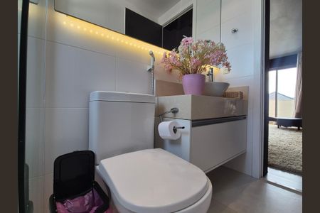 Casa de condomínio à venda com 680m², 5 quartos e 3 vagas Casa de condomínio à venda com 680m², 5 quartos e 3 vagasBanheiro Social