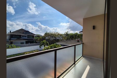 Casa de condomínio à venda com 680m², 5 quartos e 3 vagas Casa de condomínio à venda com 680m², 5 quartos e 3 vagasVaranda da Suíte 3