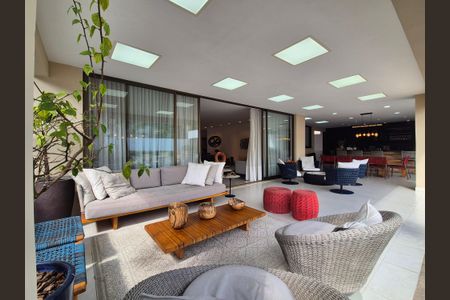 Casa de condomínio à venda com 680m², 5 quartos e 3 vagas Casa de condomínio à venda com 680m², 5 quartos e 3 vagasÁrea comum