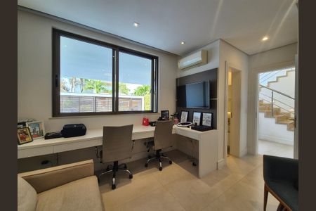 Casa de condomínio à venda com 680m², 5 quartos e 3 vagas Casa de condomínio à venda com 680m², 5 quartos e 3 vagasSuíte 5