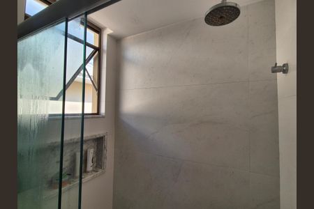 Casa de condomínio à venda com 680m², 5 quartos e 3 vagas Casa de condomínio à venda com 680m², 5 quartos e 3 vagasBanheiro da Suíte 1