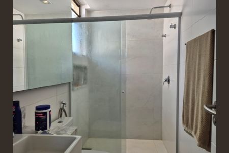 Casa de condomínio à venda com 680m², 5 quartos e 3 vagas Casa de condomínio à venda com 680m², 5 quartos e 3 vagasBanheiro da Suíte 1