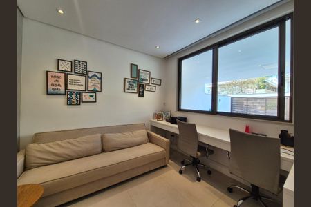 Casa de condomínio à venda com 680m², 5 quartos e 3 vagas Casa de condomínio à venda com 680m², 5 quartos e 3 vagasSuíte 5