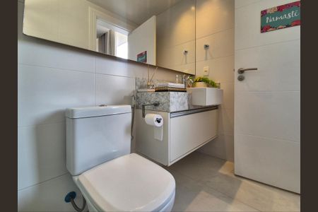 Casa de condomínio à venda com 680m², 5 quartos e 3 vagas Casa de condomínio à venda com 680m², 5 quartos e 3 vagasBanheiro da Suíte 2