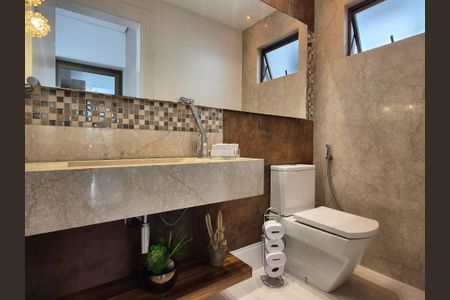 Casa de condomínio à venda com 680m², 5 quartos e 3 vagas Casa de condomínio à venda com 680m², 5 quartos e 3 vagasLavabo