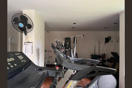 Apartamento à venda com 127m², 3 quartos e 2 vagas Apartamento à venda com 127m², 3 quartos e 2 vagasÁrea comum - Academia