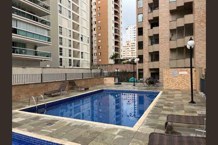 Apartamento à venda com 127m², 3 quartos e 2 vagas Apartamento à venda com 127m², 3 quartos e 2 vagasÁrea comum - Piscina