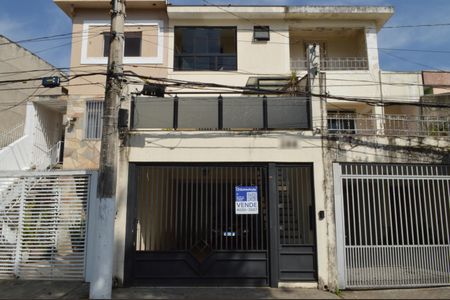 Casa à venda com 194m², 3 quartos e 2 vagas Casa à venda com 194m², 3 quartos e 2 vagasFachada