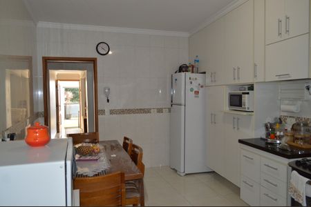 Casa à venda com 194m², 3 quartos e 2 vagasCozinha