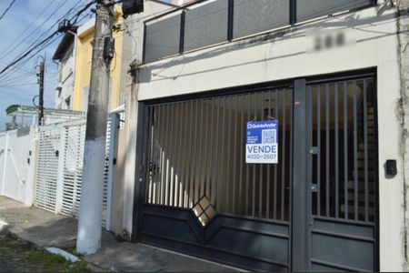 Casa à venda com 194m², 3 quartos e 2 vagas Casa à venda com 194m², 3 quartos e 2 vagasFachada