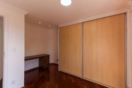 Apartamento à venda com 130m², 3 quartos e 4 vagasQuarto 2