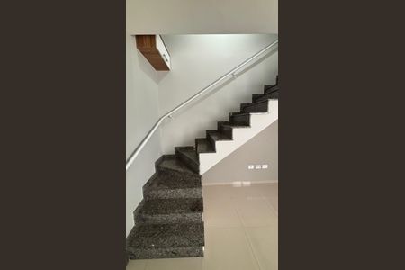 Apartamento à venda com 92m², 2 quartos e 1 vagaEscada