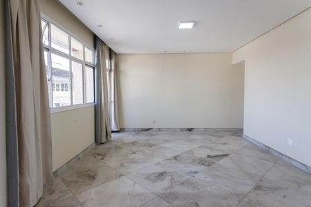 Sala de apartamento à venda com 2 quartos, 110m² em Padre Eustáquio, Belo Horizonte