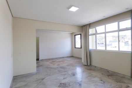 Sala de apartamento à venda com 2 quartos, 110m² em Padre Eustáquio, Belo Horizonte