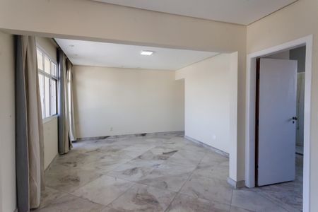 Apartamento à venda com 110m², 2 quartos e 1 vagaSala