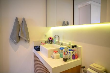 Apartamento para alugar com 74m², 1 quarto e sem vaga Apartamento para alugar com 74m², 1 quarto e sem vagaBanheiro da Suíte