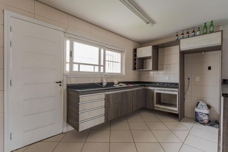 Casa à venda com 232m², 2 quartos e 4 vagasCozinha e Área de Serviço