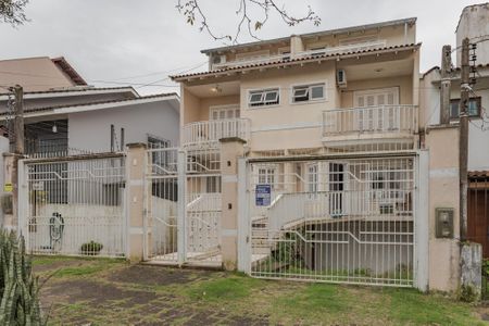 Casa à venda com 232m², 2 quartos e 4 vagasFachada