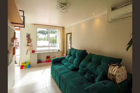 Sala de casa de condomínio para alugar com 2 quartos, 59m² em Vila Nova, Porto Alegre