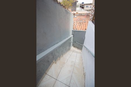 Casa à venda com 125m², 3 quartos e 2 vagas Casa à venda com 125m², 3 quartos e 2 vagasEscada