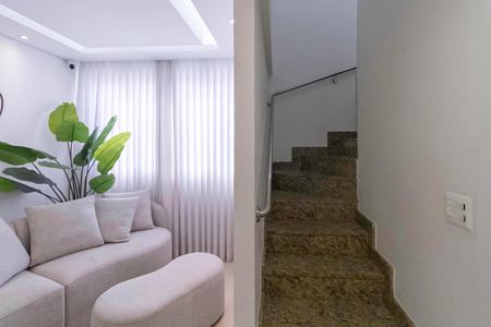 Apartamento à venda com 146m², 3 quartos e 2 vagas Apartamento à venda com 146m², 3 quartos e 2 vagasEscada