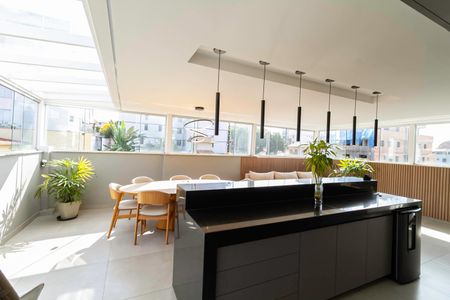 Apartamento à venda com 146m², 3 quartos e 2 vagas Apartamento à venda com 146m², 3 quartos e 2 vagasCobertura