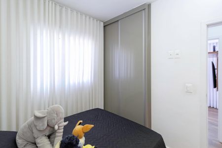 Apartamento à venda com 146m², 3 quartos e 2 vagas Apartamento à venda com 146m², 3 quartos e 2 vagasQuarto 1