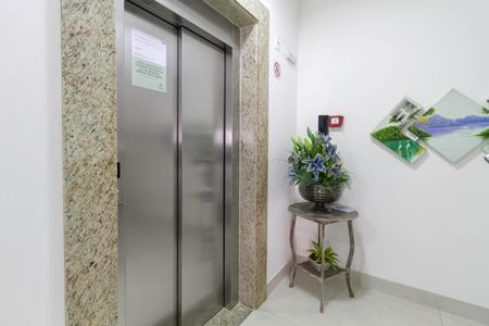 Apartamento à venda com 146m², 3 quartos e 2 vagas Apartamento à venda com 146m², 3 quartos e 2 vagasHall social