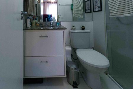 Apartamento à venda com 78m², 2 quartos e 2 vagasBanheiro da Suite