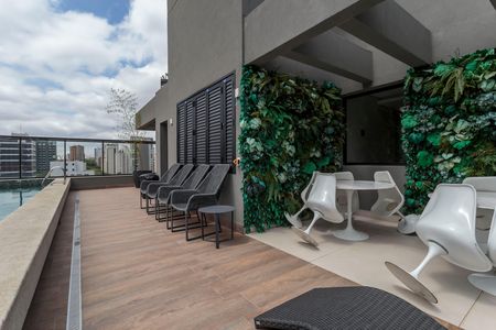 Apartamento à venda com 36m², 1 quarto e sem vaga Apartamento à venda com 36m², 1 quarto e sem vagaÁrea comum - Piscina