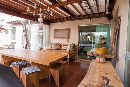 Casa de condomínio à venda com 265m², 3 quartos e 4 vagas Casa de condomínio à venda com 265m², 3 quartos e 4 vagasChurrasqueira