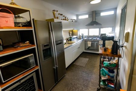 Apartamento para alugar com 114m², 3 quartos e 4 vagas Apartamento para alugar com 114m², 3 quartos e 4 vagasCozinha - Armários